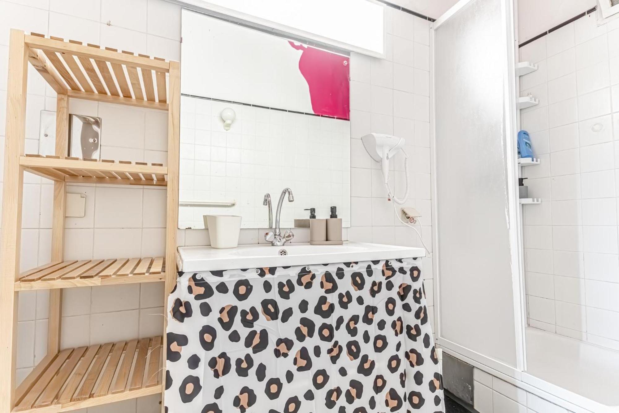 Comfy 3br Shared - U6 Subway, Danube & Millenium Apartament *