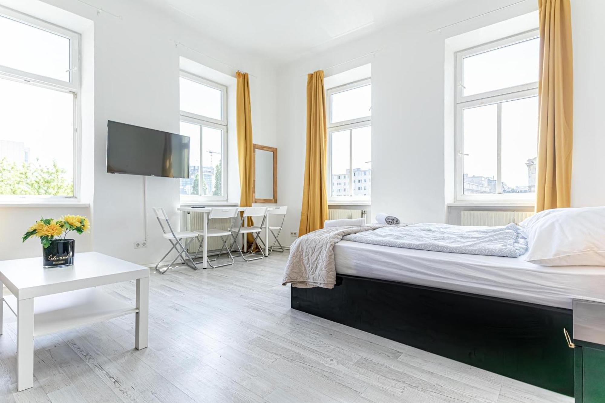 Comfy 3br Shared - U6 Subway, Danube & Millenium Apartament *