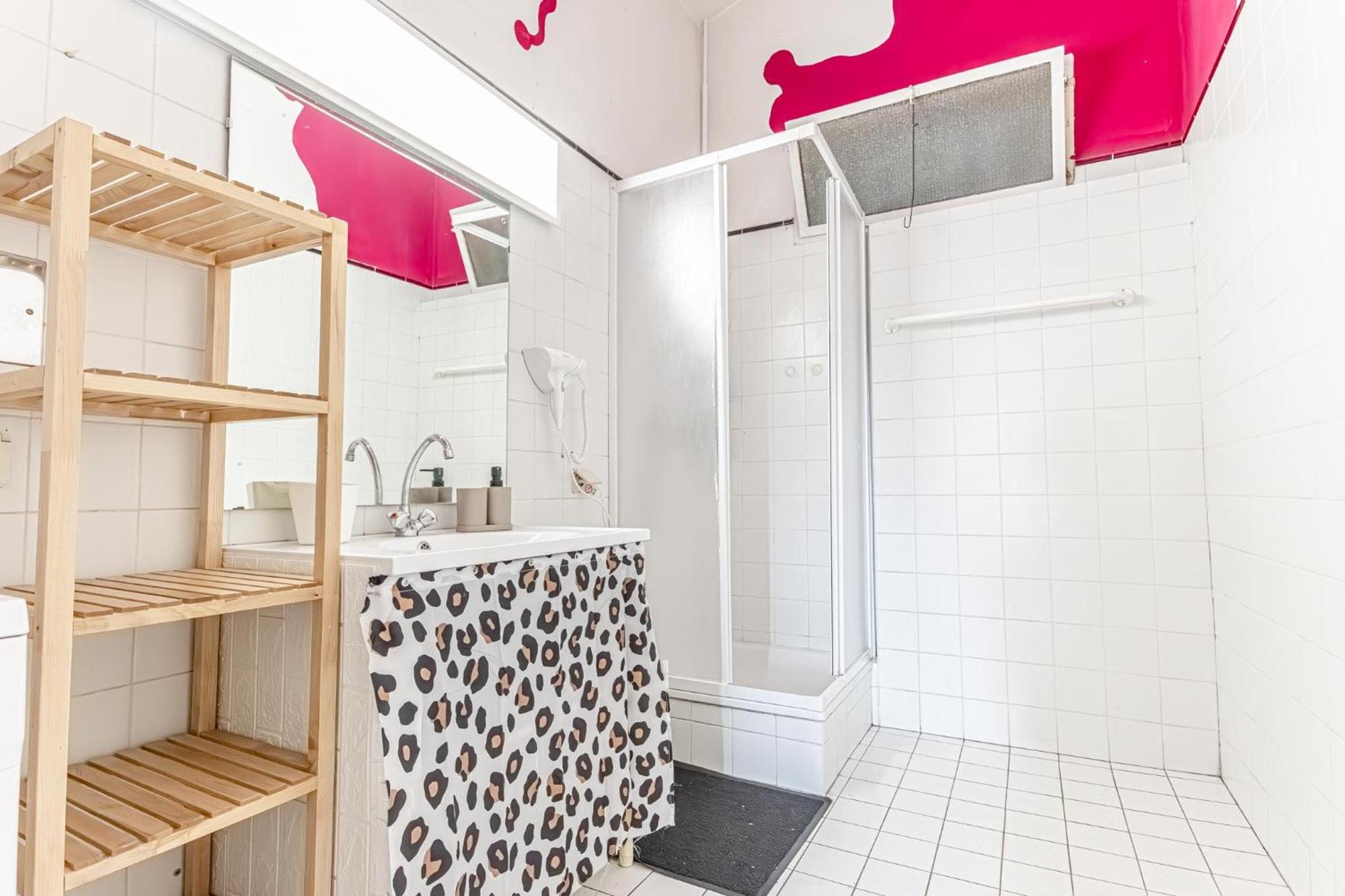 Comfy 3br Shared - U6 Subway, Danube & Millenium Apartament *