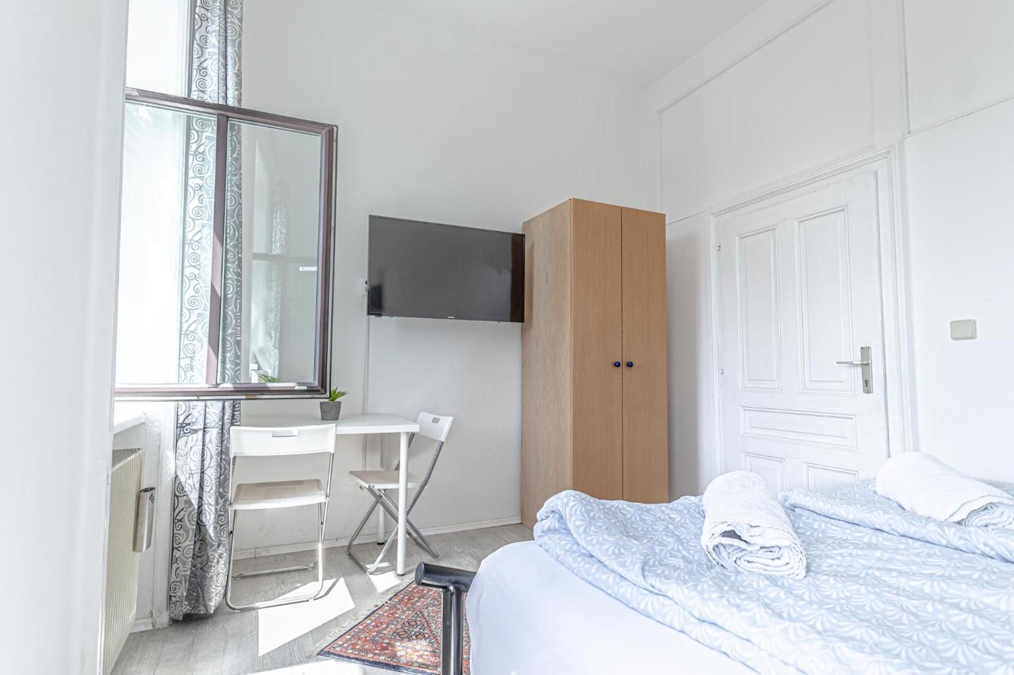 Comfy 3br Shared - U6 Subway, Danube & Millenium Apartament *